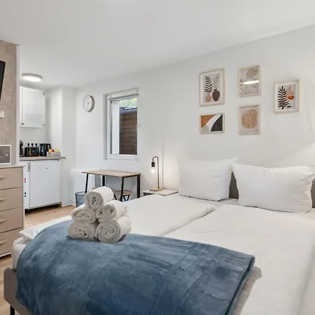 Vorstadtoase - Fuer 2 Personen Mit Smart Tv, Parken, Eigenen Bad, Netflix - Naehe Ber Apartment *