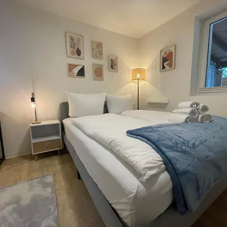 Vorstadtoase - Fuer 2 Personen Mit Smart Tv, Parken, Eigenen Bad, Netflix - Naehe Ber شقة