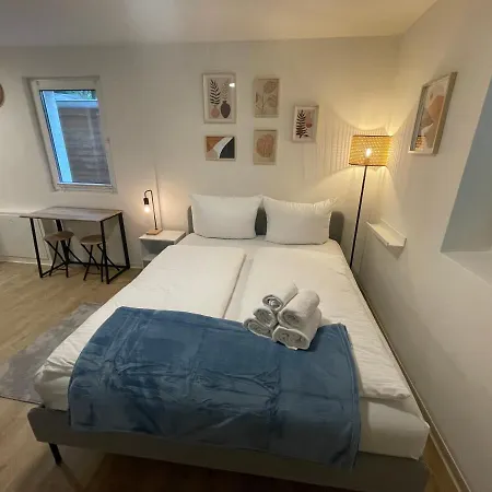 Vorstadtoase - Fuer 2 Personen Mit Smart Tv, Parken, Eigenen Bad, Netflix - Naehe Ber *