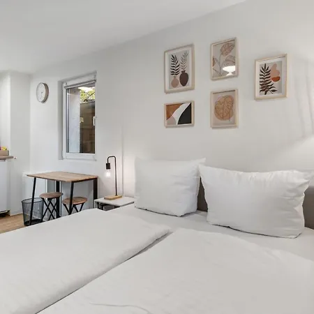 Vorstadtoase - Fuer 2 Personen Mit Smart Tv, Parken, Eigenen Bad, Netflix - Naehe Ber شقة *