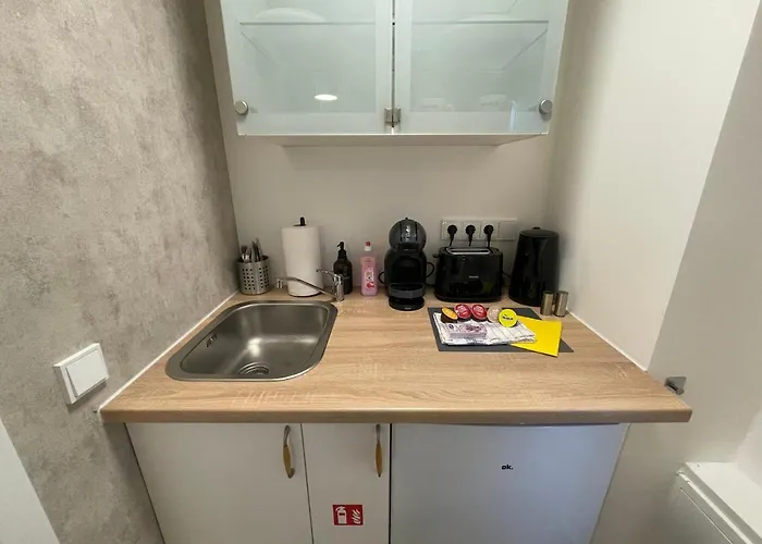 Vorstadtoase - Fuer 2 Personen Mit Smart Tv, Parken, Eigenen Bad, Netflix - Naehe Ber