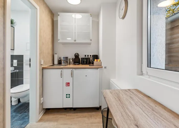 Vorstadtoase - Fuer 2 Personen Mit Smart Tv, Parken, Eigenen Bad, Netflix - Naehe Ber *