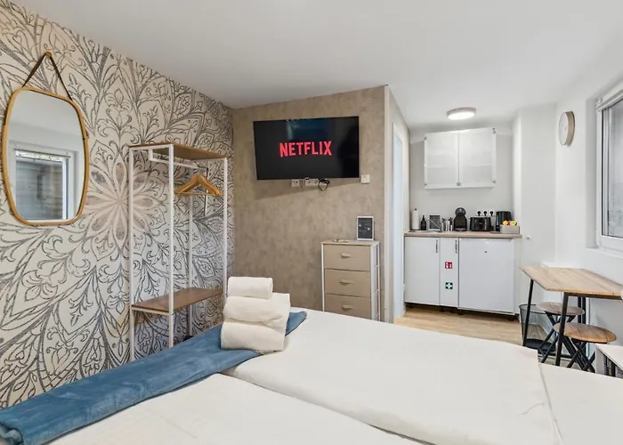 Vorstadtoase - Fuer 2 Personen Mit Smart Tv, Parken, Eigenen Bad, Netflix - Naehe Ber Appartement *